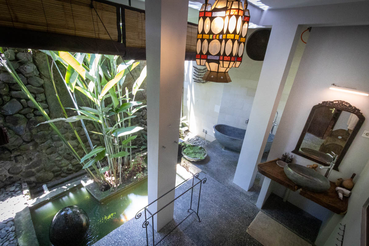 Samastiti ubud villa rental bathroom with fishpond