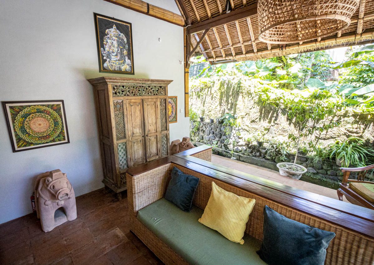 Samastiti ubud villa rental triopical living room