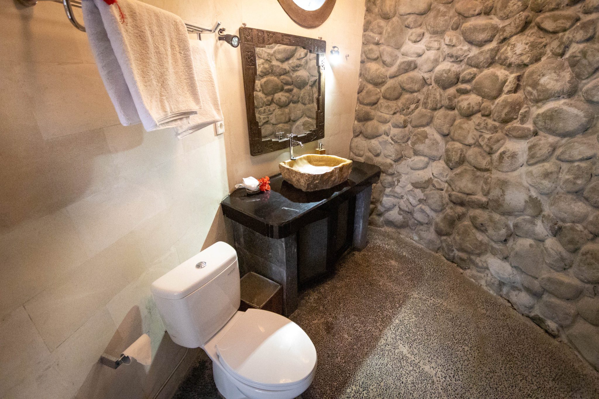 Samastiti ubud villa rental bathroom