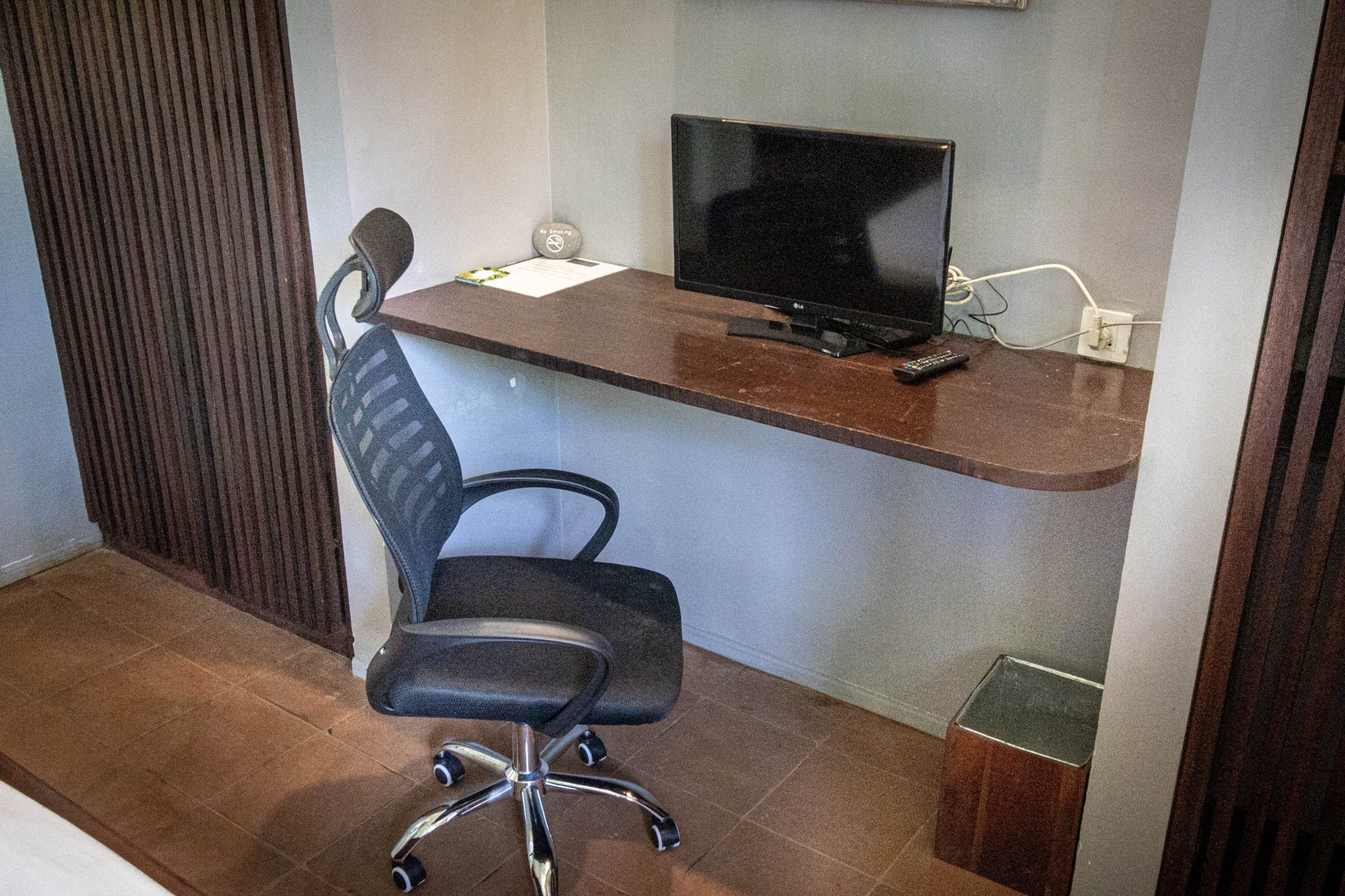 Ubud desk for digital nomad with fast internet