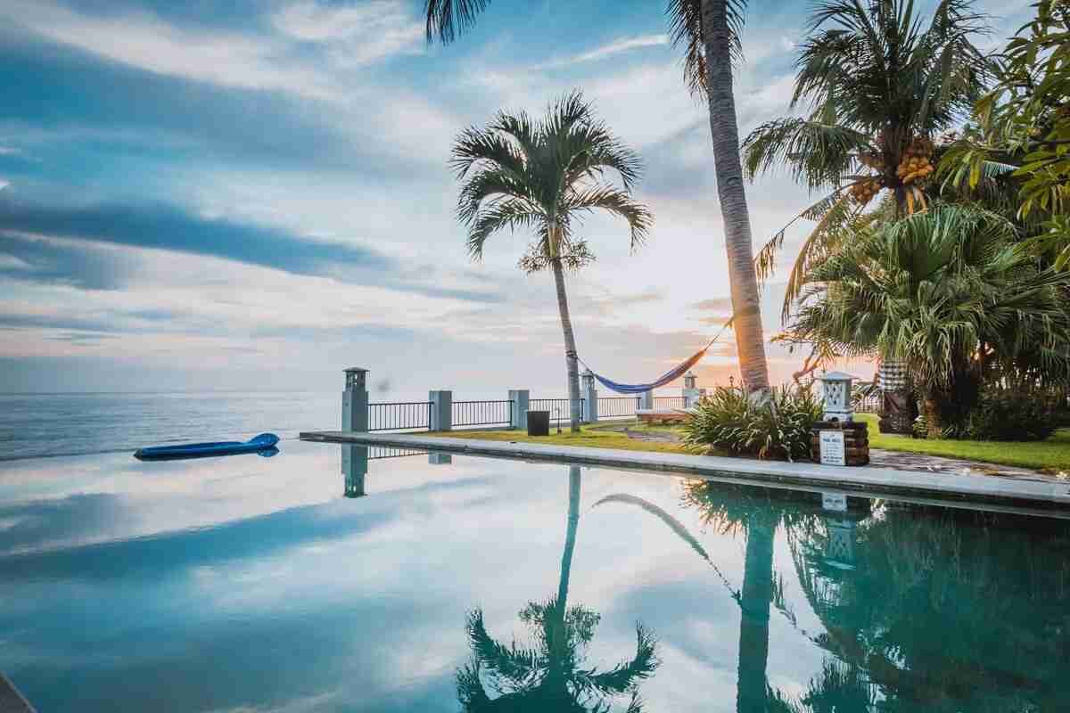 Infinity pool facing the sea at Villa Seaview Bukti, North Bali