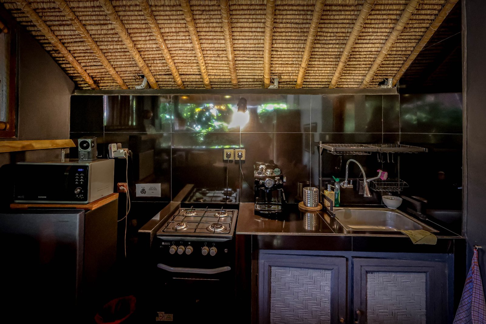 Samastiti Ubud Villa sits a 5-minute walk from the Yoga Barn