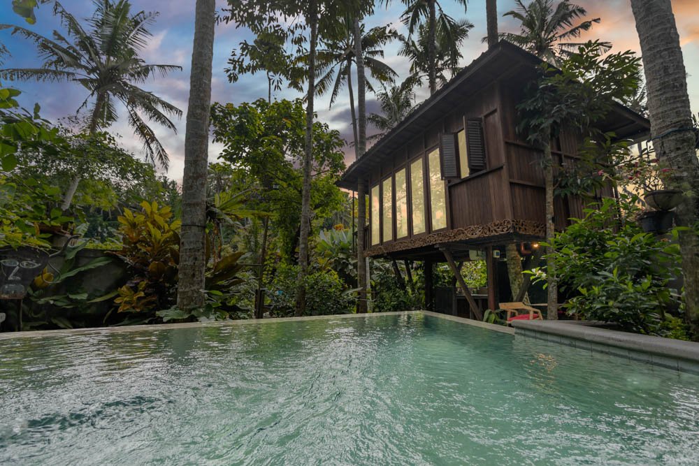 The Ubud Treehouse is not a “treehouse-style room.” It’s a wooden house built by local craftsmen high among living palm trees, beside a small river, a few minutes’ walk from central Ubud.